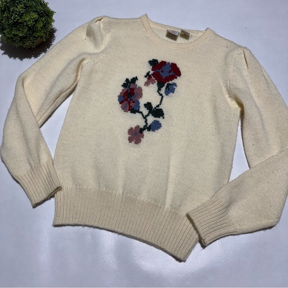 Vintage Sweaters - Vtg Cottage Core 100% Wool Embroidered Needlepoint Floral Sweater Medium Granny